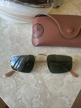 Julie Ray-Ban Sunglasses with Green Lenses
